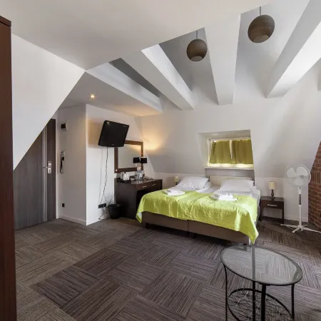Hotel Artus - Old Town Отели рядом с достопримечательностью «Старая Ратуша»
