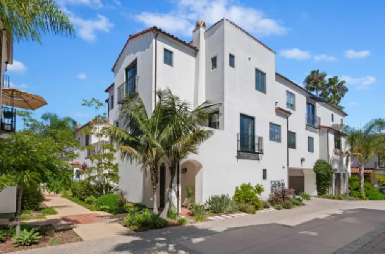 Stunning Kitchen and Luxurious Primary Suite - Elegant Retreat Hotels in Upper State Street