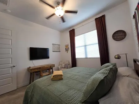 Phoenix Done Right with Sunshine & Mountain Views