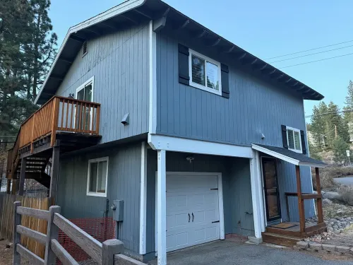 Clean & Cosy 3-bedroom house with hot tub in Stateline, close to Heavenly - 4-Star