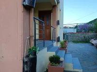 Spacious 3-bedroom apartment with AC, WiFi in marvelous Mantio Hôtels à : Dodone