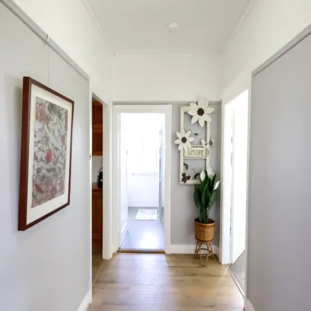 Cosy Sun-Filled Cottage Отели в г. Тентерфилд