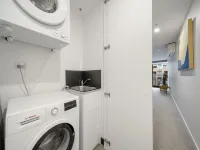 Chic Inner-City 2-Bed Abode with Pool, Gym & Sauna