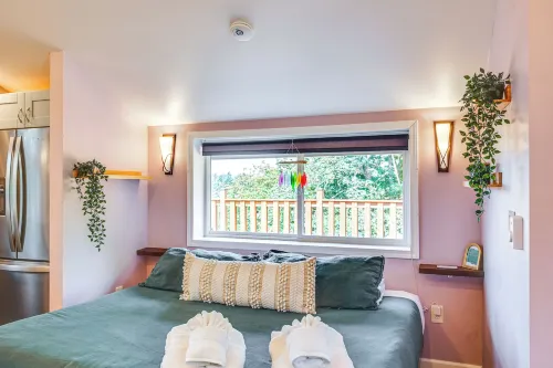 5 Mi to Dtwn Tacoma: Modern Studio Retreat - Kitchen