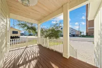 豪華四卧室，街對面即是海灘，可容納10人！