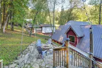 'Tookies Retreat' Walk to Mairina! Home w/ Hot Tub - 3-Star