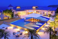 Izu Hotel Resort & Spa - Swimmingpools