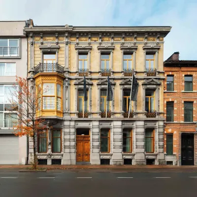 Limehome Kortrijk Gentsestraat Hotels near Broel towers