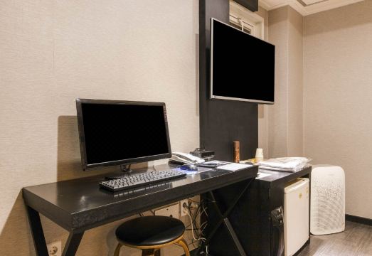 E 호텔 인근 거리