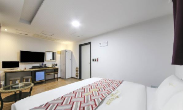 S Hotel