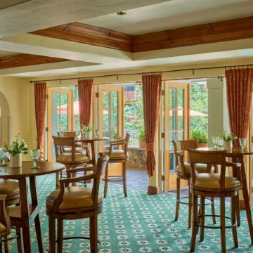 Best PENTHOUSE in Vail Village - FREE Breakfast & Parking