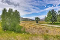 Hike, Ski and Golf Fully Renovated Edwards Townhome - Homestays
