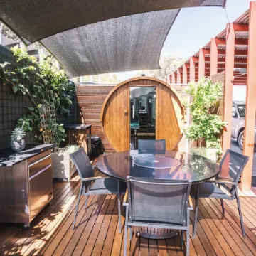 The Frames - Award-Winning Couples Retreat with Private Heated Pool, Spa & Sauna