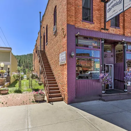 Shop, Hike and Explore! Historic Dtwn Custer Apt