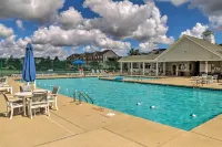 Porch & Community Perks: Walkable Lewes Condo - Swimmingpools