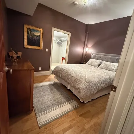 Elegant, Downtown 2-Bedroom Apartment.  Recently Updated.  Center of Downtown.