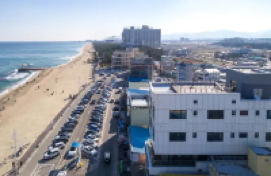 Gangneung, the Sea When You Open Your Eyes