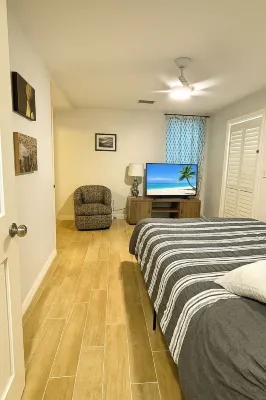 Coastal Bungalow by the Marina Downtown!