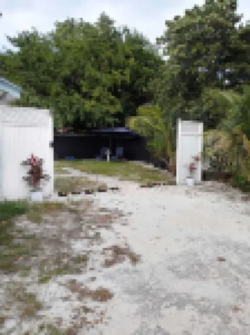 Elegant Island Escape – Private Patio, A/C & Wine Hotels in 