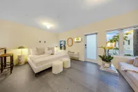 El Jardin Inn - Condos