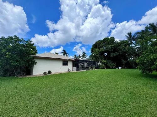 CHARMING! 3-bedroom house with Pool, WiFi, AC in marvelous Fort Myers near beach