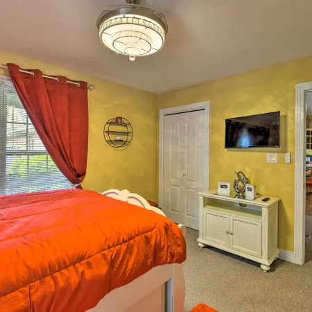 Bright Chesapeake Home Near Shopping and Dining