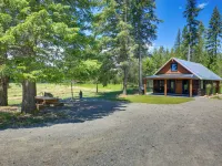 Serene Kootenai Cabin - 3 Mi to Dtwn and River! Hotels in Boundary County