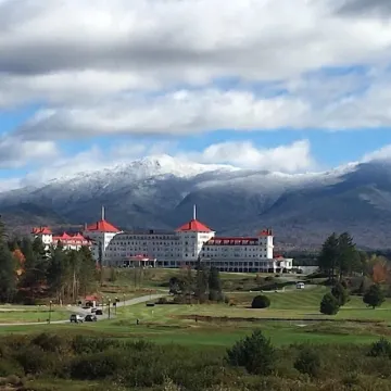 V3 Gorgeous Ski-in Mountain View Townhouse with Great Views in Bretton Woods Fast Wifi