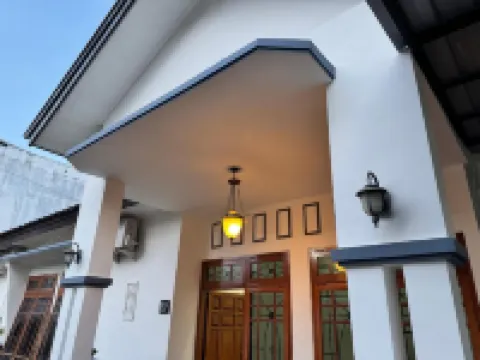 Ijen Vibe’s Inn Hotels in Kebalenan