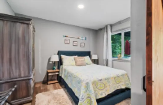 Lake Vibez: 5Br Pocono Lakefront, Private Dock, Swim, Kayaks, Boats, Pickleball