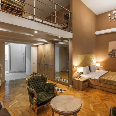 Rustaveli Hotel Отели рядом с достопримечательностью «Мост Царицы Тамары»