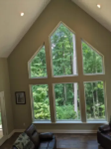 현대적인 2 베드룸 캐빈, 온수 욕조와 게임 및 중심 위치