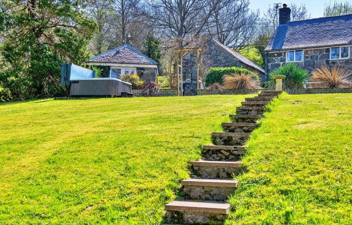 Riverside Holiday Home in Dolgellau, No Deposit