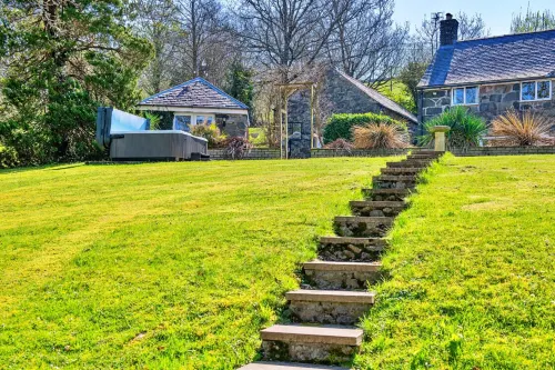 Riverside Holiday Home in Dolgellau, No Deposit - 4-Star