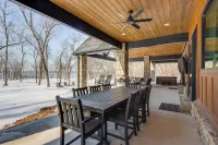 Lakefront Estate on 26 Acres: Hot Tub & Games - Boutique