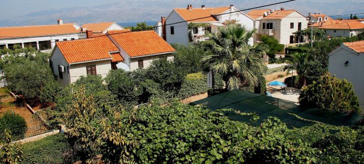 Apartments Valerija Hotels in Supetar