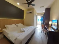 Halo Hotel