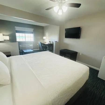 BRIDGEPOINTE INN & SUITES
