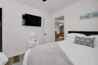 Lakefront Cabin With Private Dock - Apartments