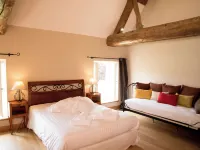 Le Logis D'Azé Hôtels à : Azé