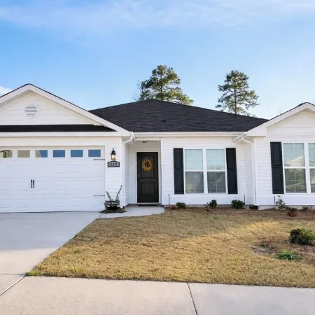 NEW MODERN Ranch-Style home — minutes from the course ! ⛳️