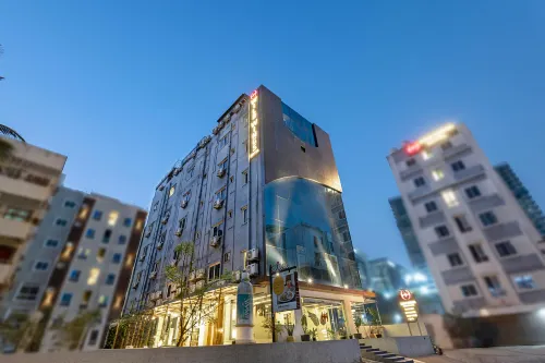 โรงแรม ไวลด์วิงส์ พรีเมียม - ที่มีที่จอดรถ