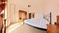 Villa Arianna – Panorama Suite, Lake Garda view apartment with pool