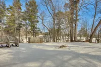 Group Friendly! Riverfront Waupaca Retreat w/ Yard - 3 estrellas