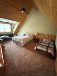 Quiet, secluded bluff top cabin with beautiful sunsets