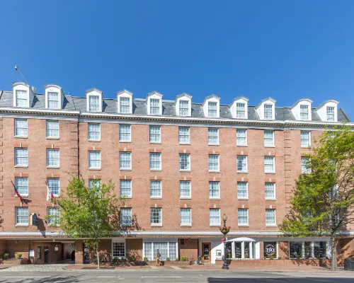 Georgetown Inn Hotels near Georgetown Park