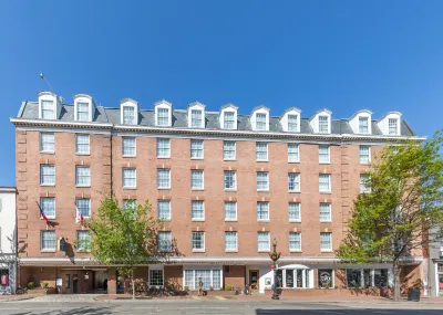 Georgetown Inn Hotels near Foxhall Square