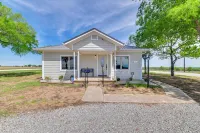 Rural Texas Retreat: Patio + Country Views! - 3-Star
