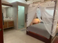 Uva Blue Villas - Pool House - AC, 3 Ensuite bedrooms, 8 guests, Koi Fish Pond