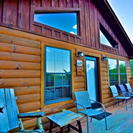 Secluded Cabin Near Smoky Mountains. Hot Tub! Honeymoon!